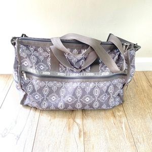 LESPORTSAC GRAY WEEKENDER TOTE TRAVEL BAG